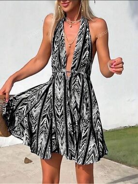 Black & White Halter V-Neck Fit & Flare Dress Large 8/10